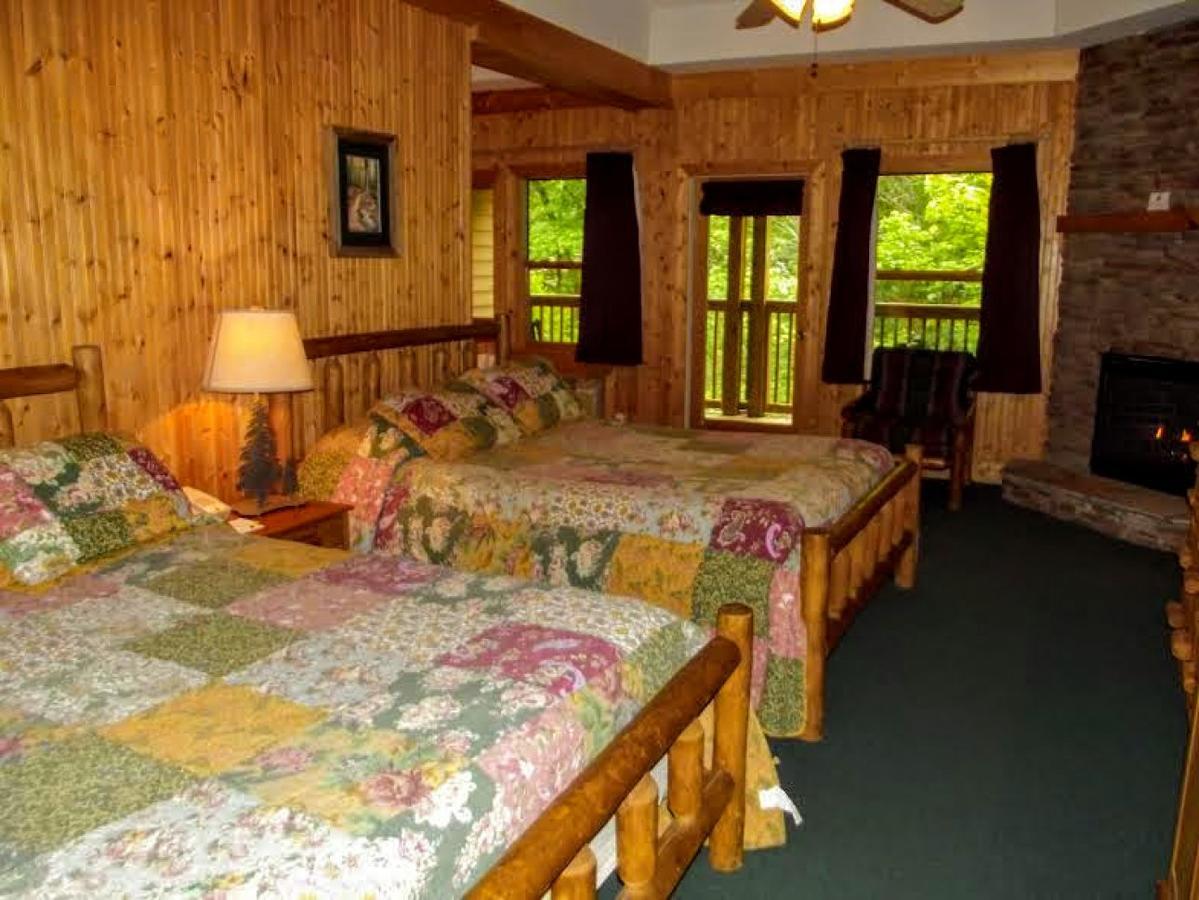 Mitchell's And Cottages 2*